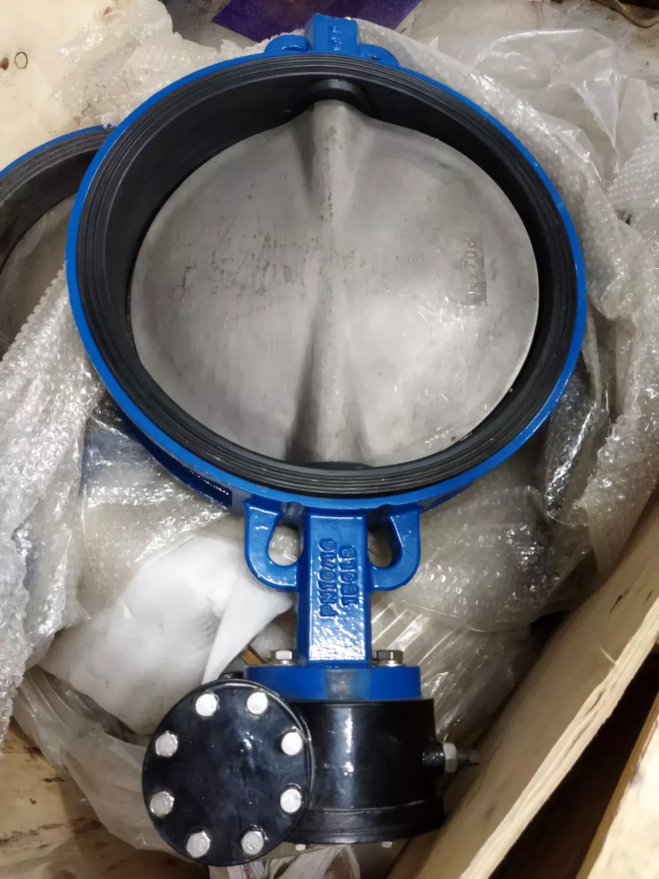 Van bướm tay quay thân gang cánh inox